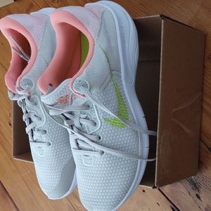 New Nike women's sz 8 flex experience
